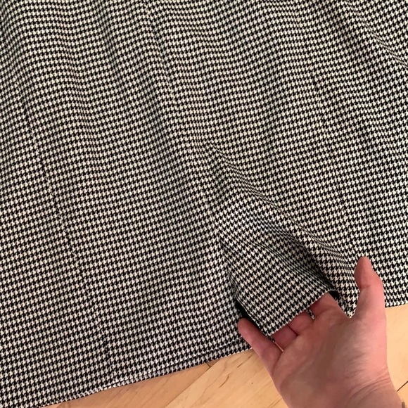 H&M Black and White Houndstooth Print Cap Sleeve Dress - Picture 8 of 9